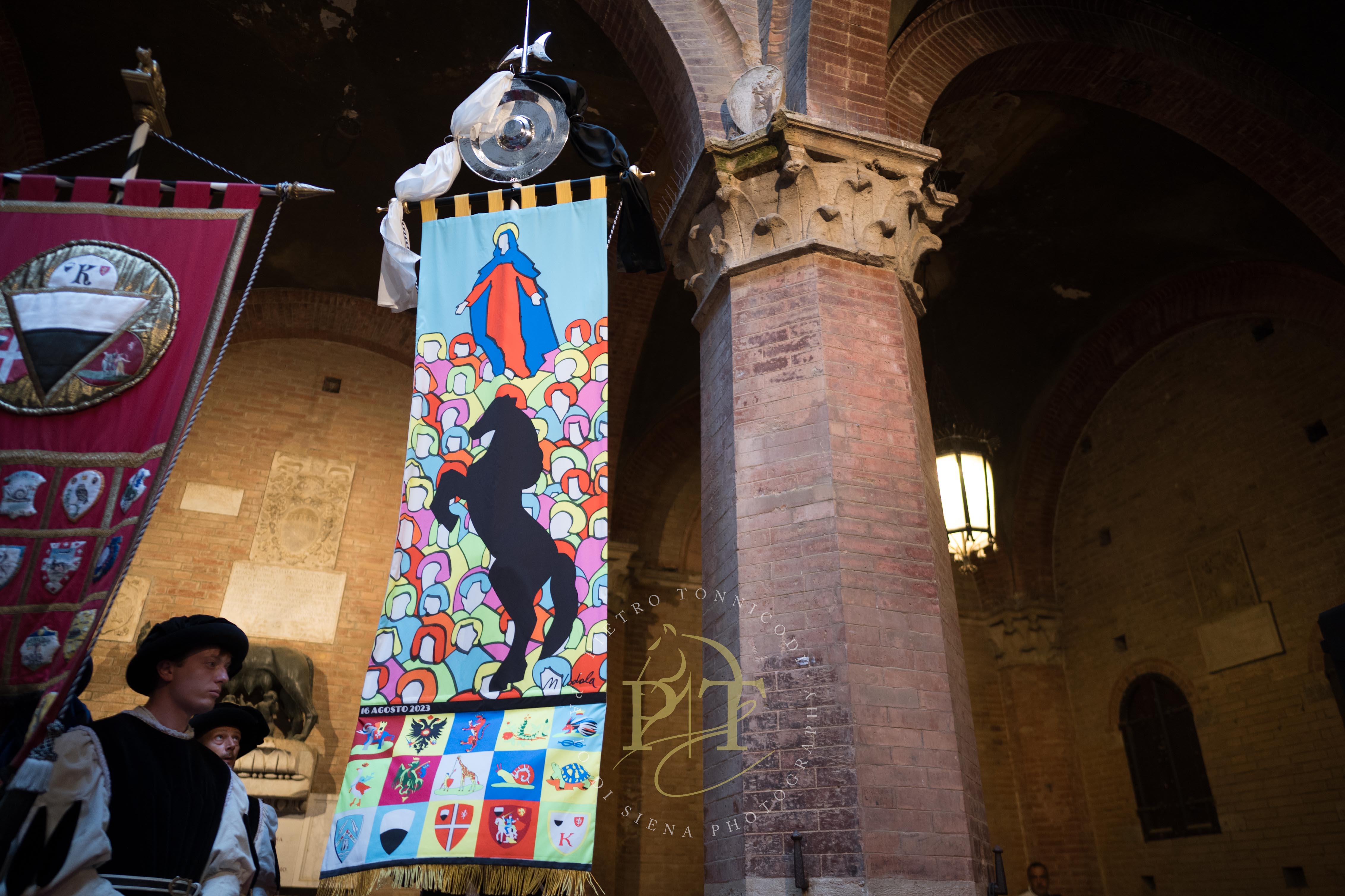 Palio 16 agosto 2023: presentato il Drappellone di Marco Lodola