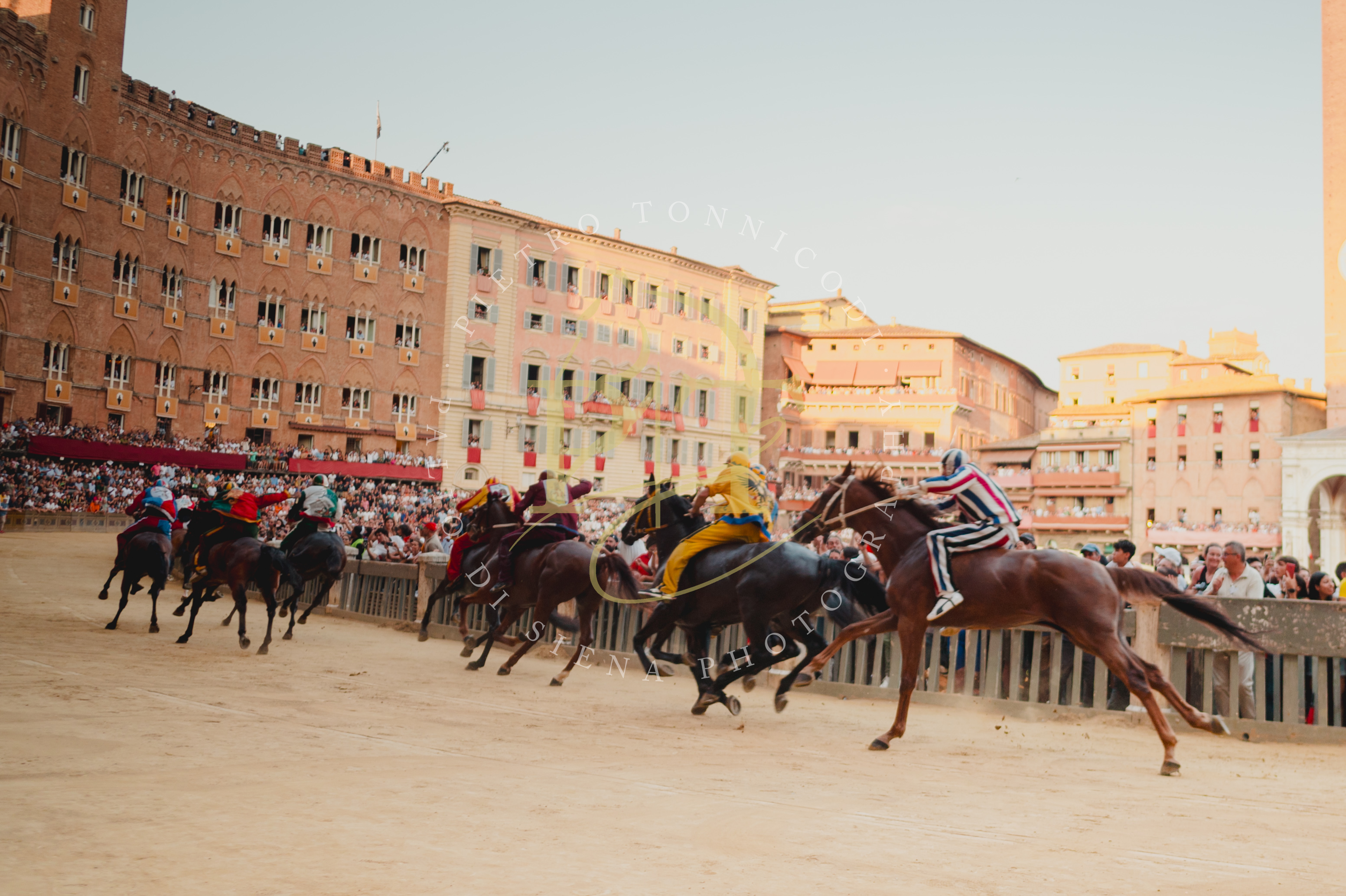 Palio 2 luglio 2024: nel Drappellone ci sarà un riferimento agli 80 anni dalla Liberazione di Siena