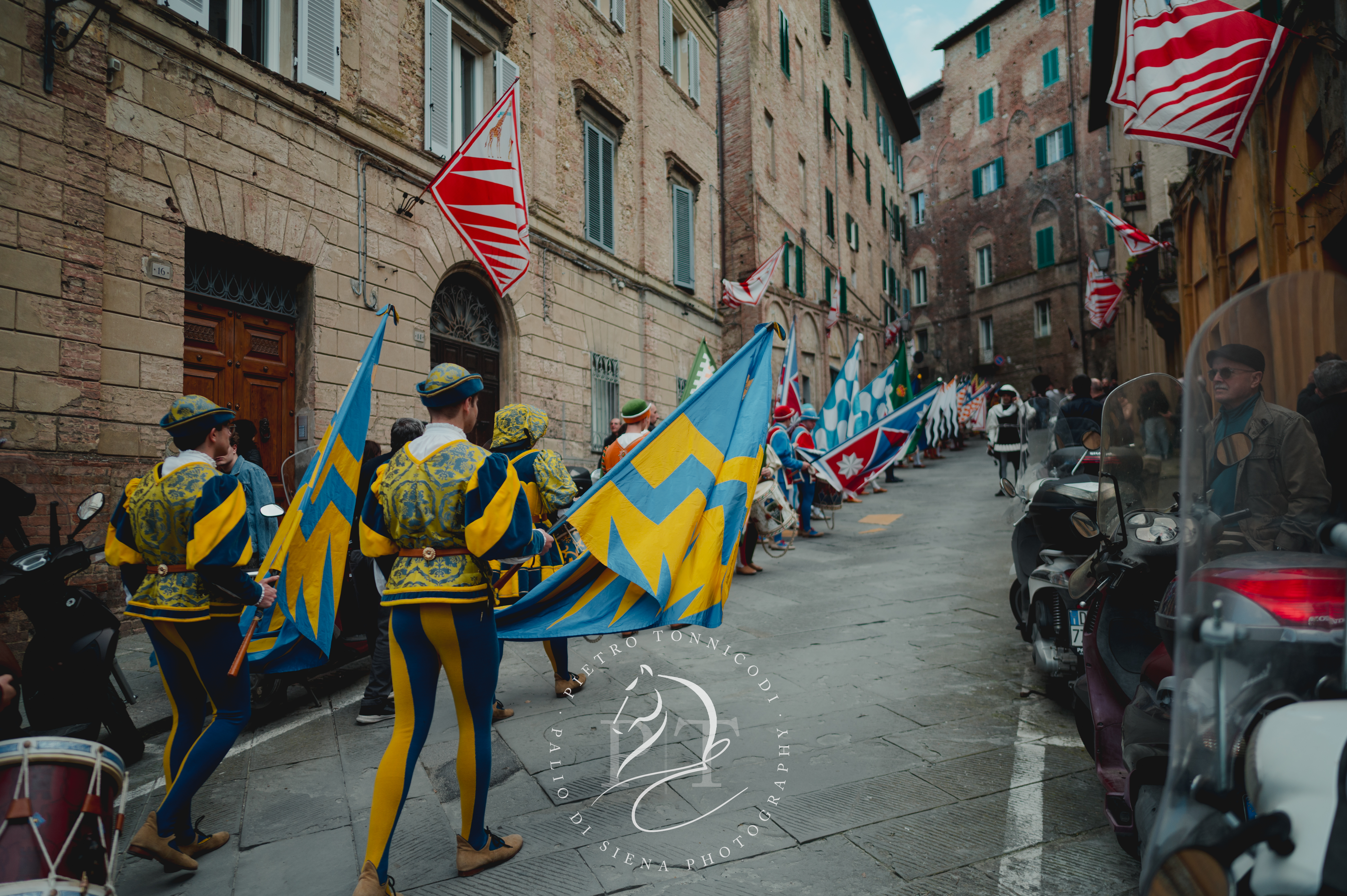 Siena, le foto della processione della Domenica in Albis