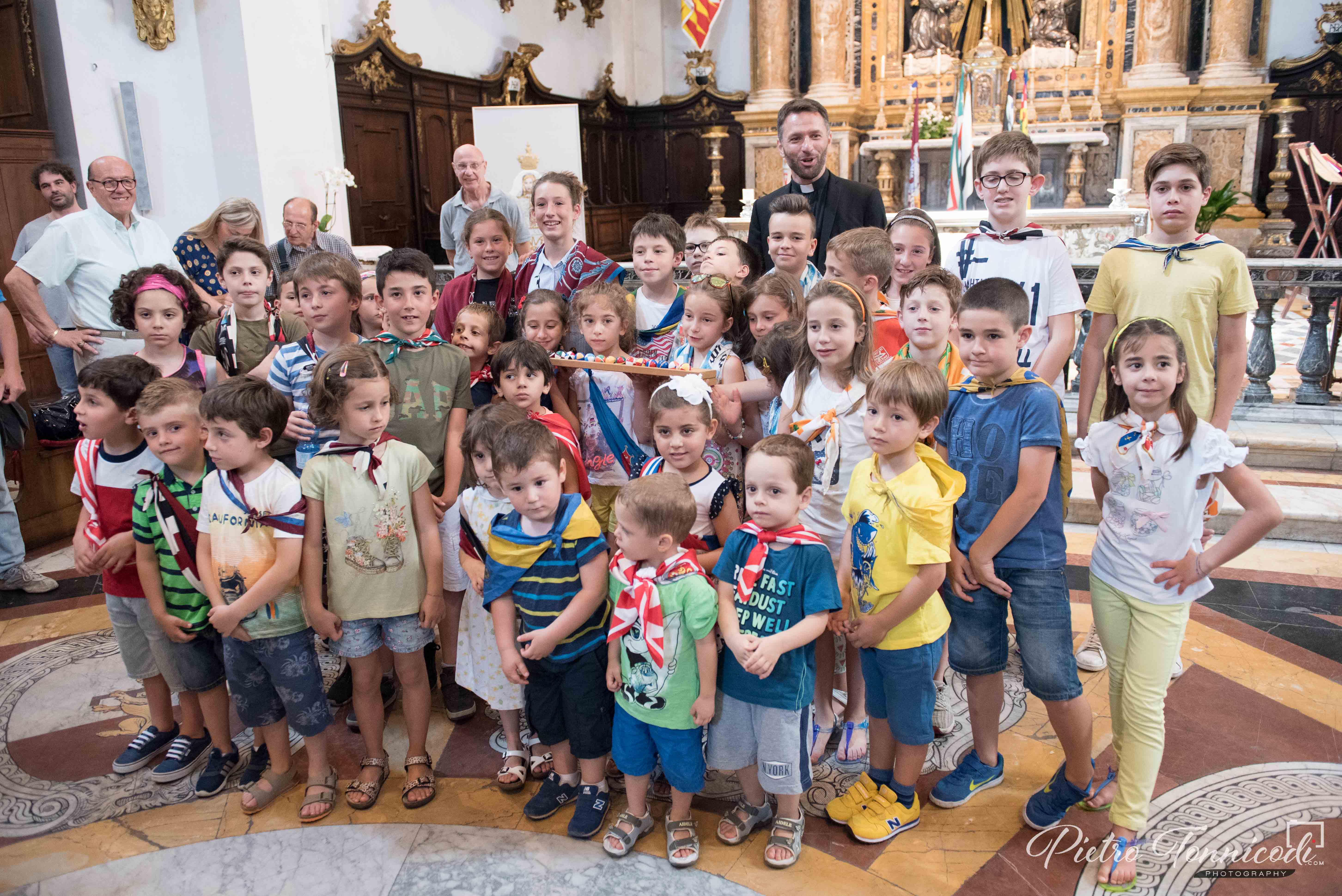 La fotogallery dell'estrazione delle bandiere in Provenzano