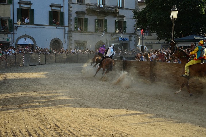 Castel del Piano: alcuni numeri sulla vittoria della contrada Borgo