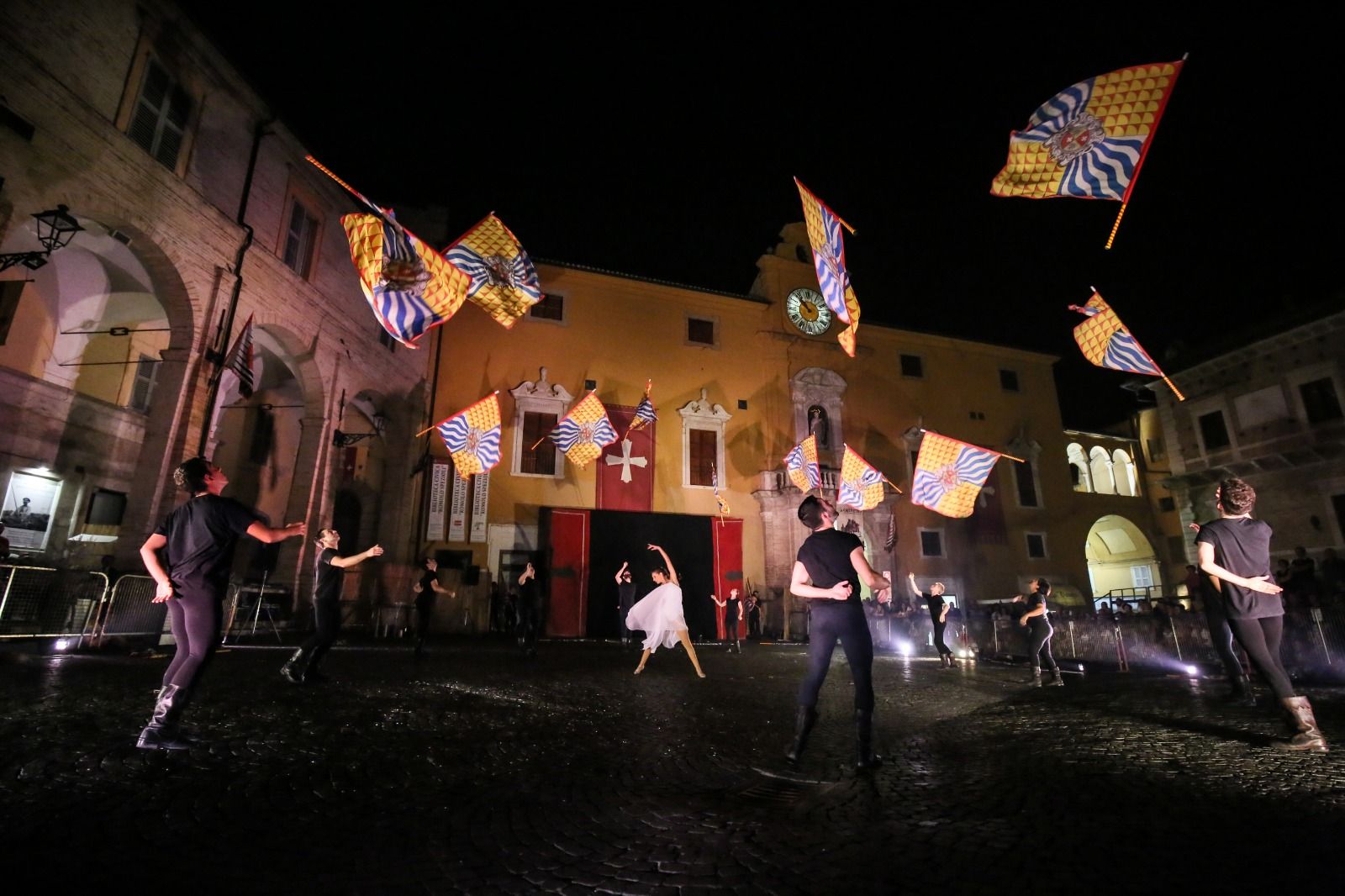 Fermo: ieri l'apertura della Cavalcata dell'Assunta