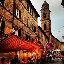 Oggi è il giorno del mercatino di Santa Lucia