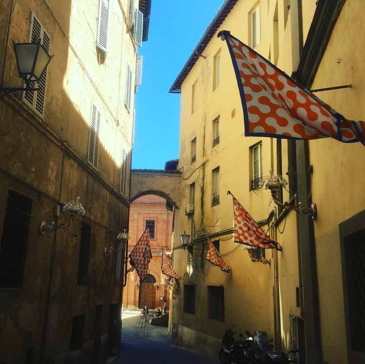 Questa mattina siamo stati nella Contrada del Leocorno