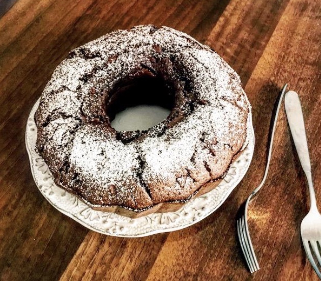 Pane, amore e chiacchiere di Palio: torta al cacao crudo con vin santo del Chianti