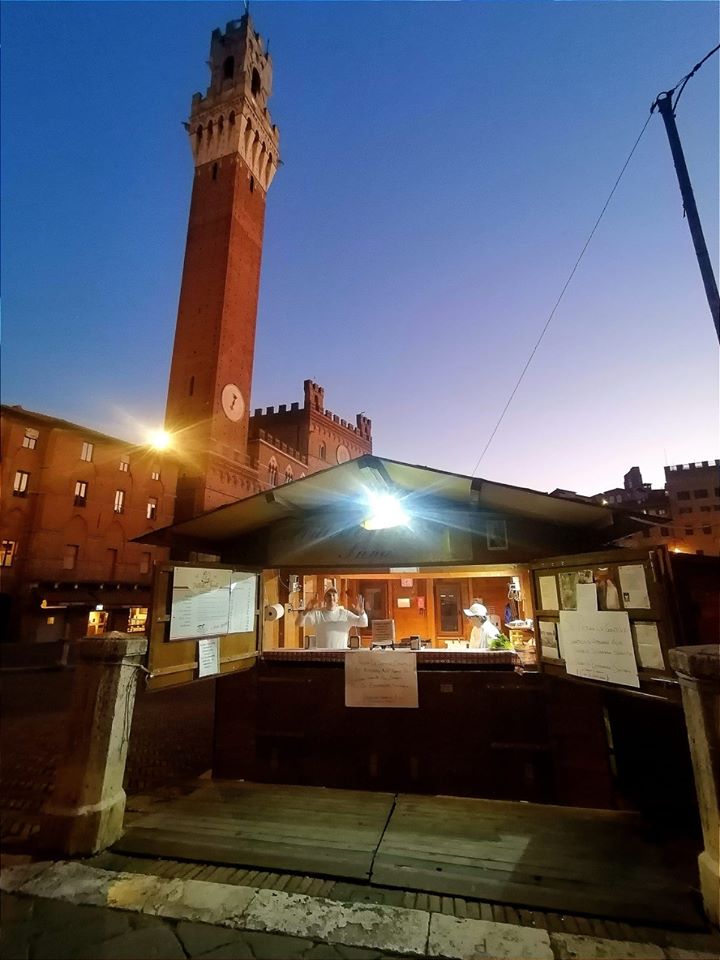 Da oggi in Piazza del Campo tornano le frittelle di Mario Savelli