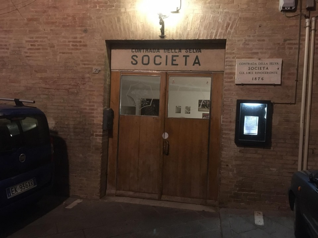 Oggi riaprono le Società di Contrada