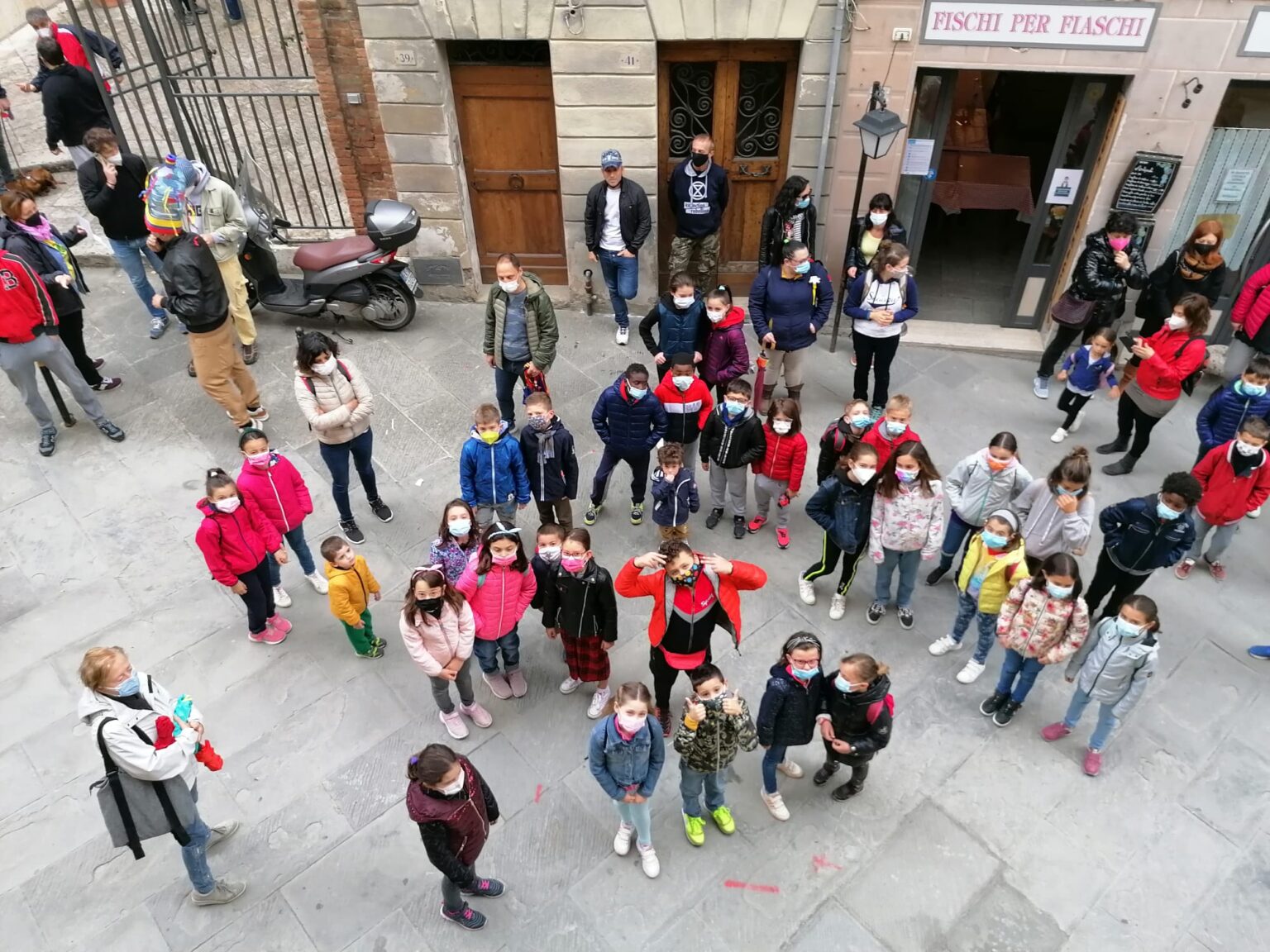 Chiocciola: questa mattina i piccoli chiocciolini hanno pulito il rione