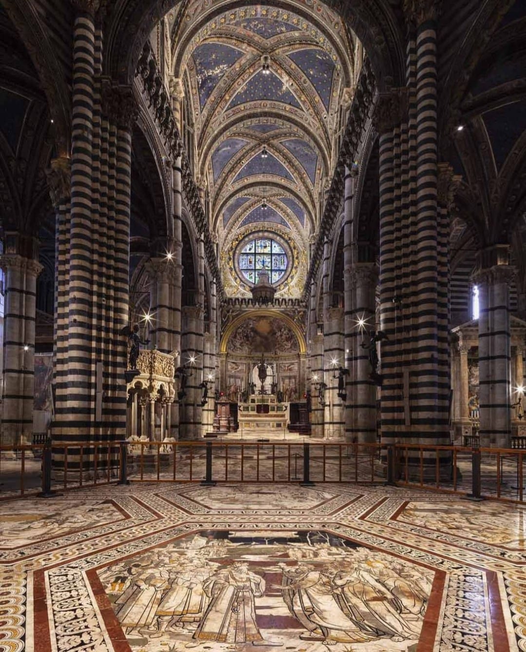 Domenica l'ultimo giorno della scopertura del Pavimento del Duomo di Siena