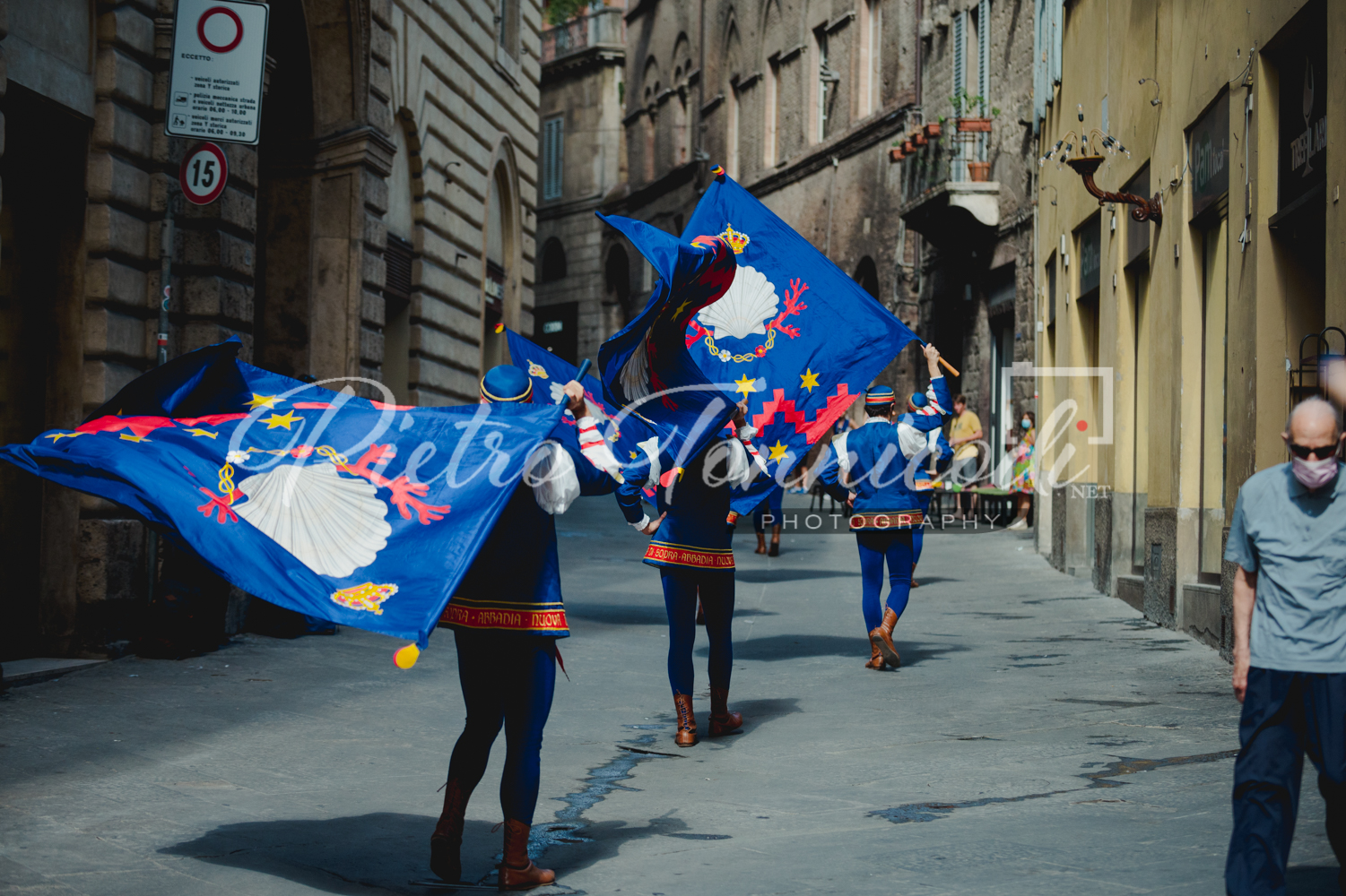 Nicchio: il video dell'uscita da Piazza del Campo