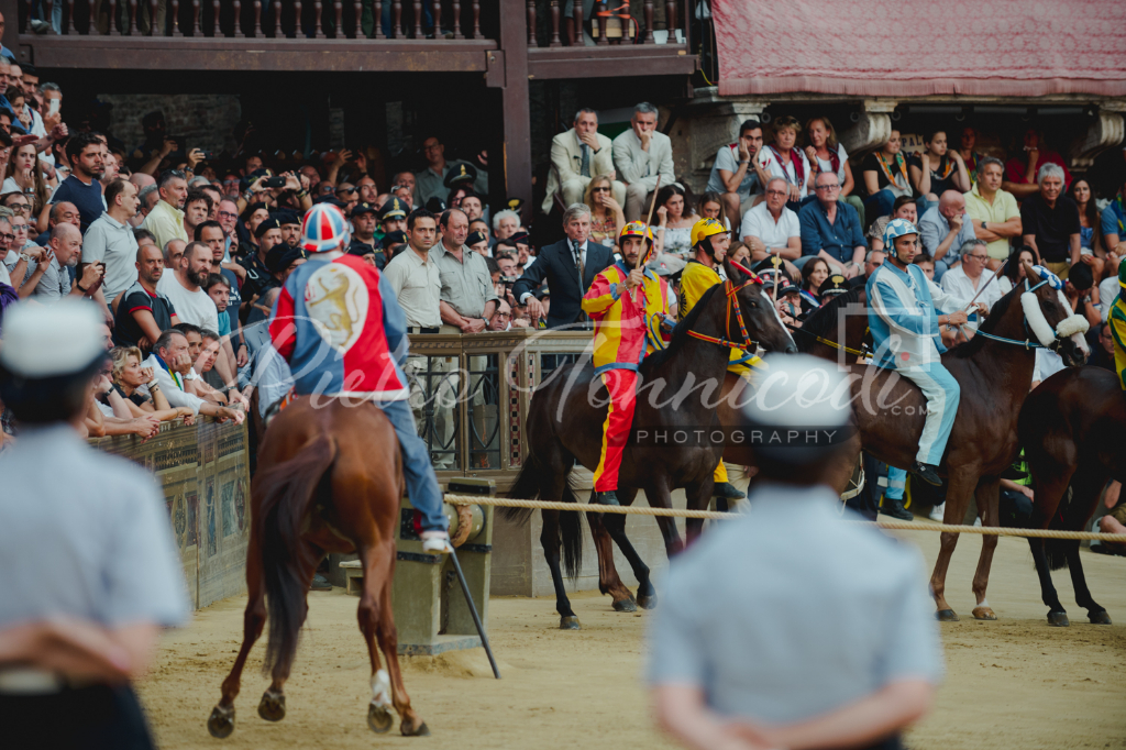 La forza delle Contrade e del Palio è stata quella di sapersi adattare alla modernità