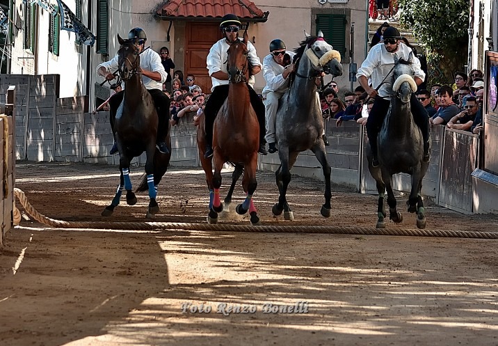 Castel del Piano: il 2 maggio la scadenza delle iscrizioni dei cavalli