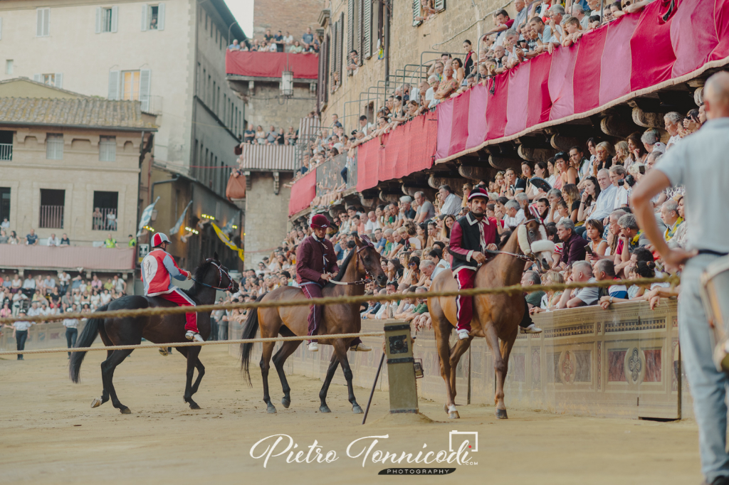 Palio 2 luglio 2022: ecco gli orari di scoppio del Mortaretto per prove e Palio