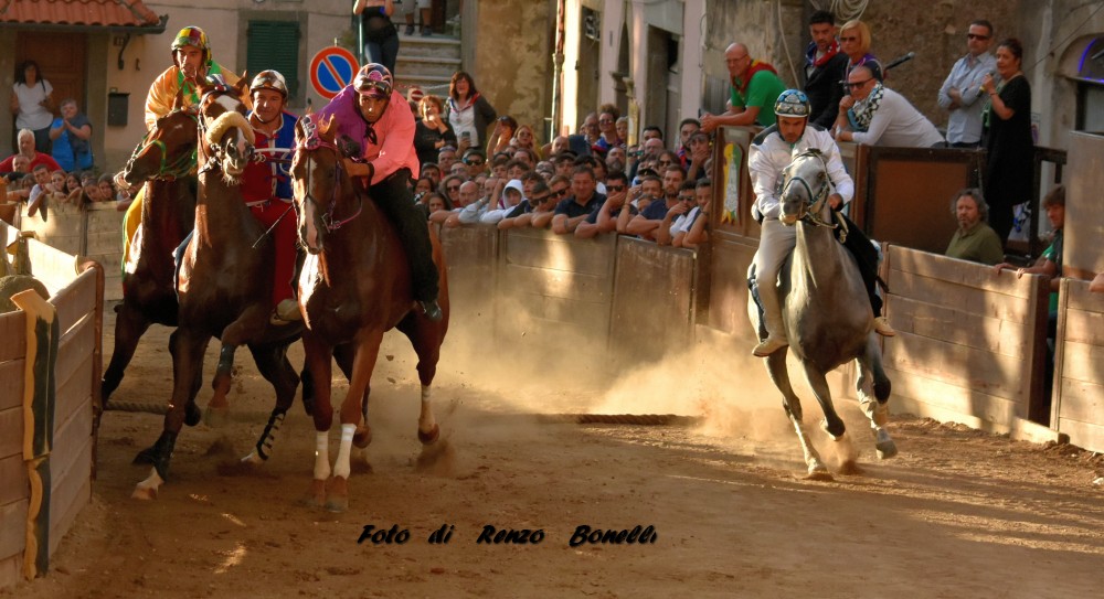 Castel del Piano: il palio non era mai stato corso l'11 settembre