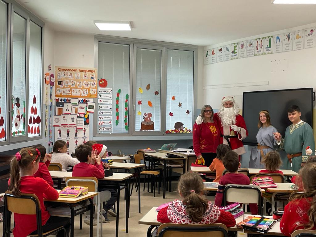 contrada Legnarello: il racconto di Babbo Natale all'Istituto Alessandro Manzoni